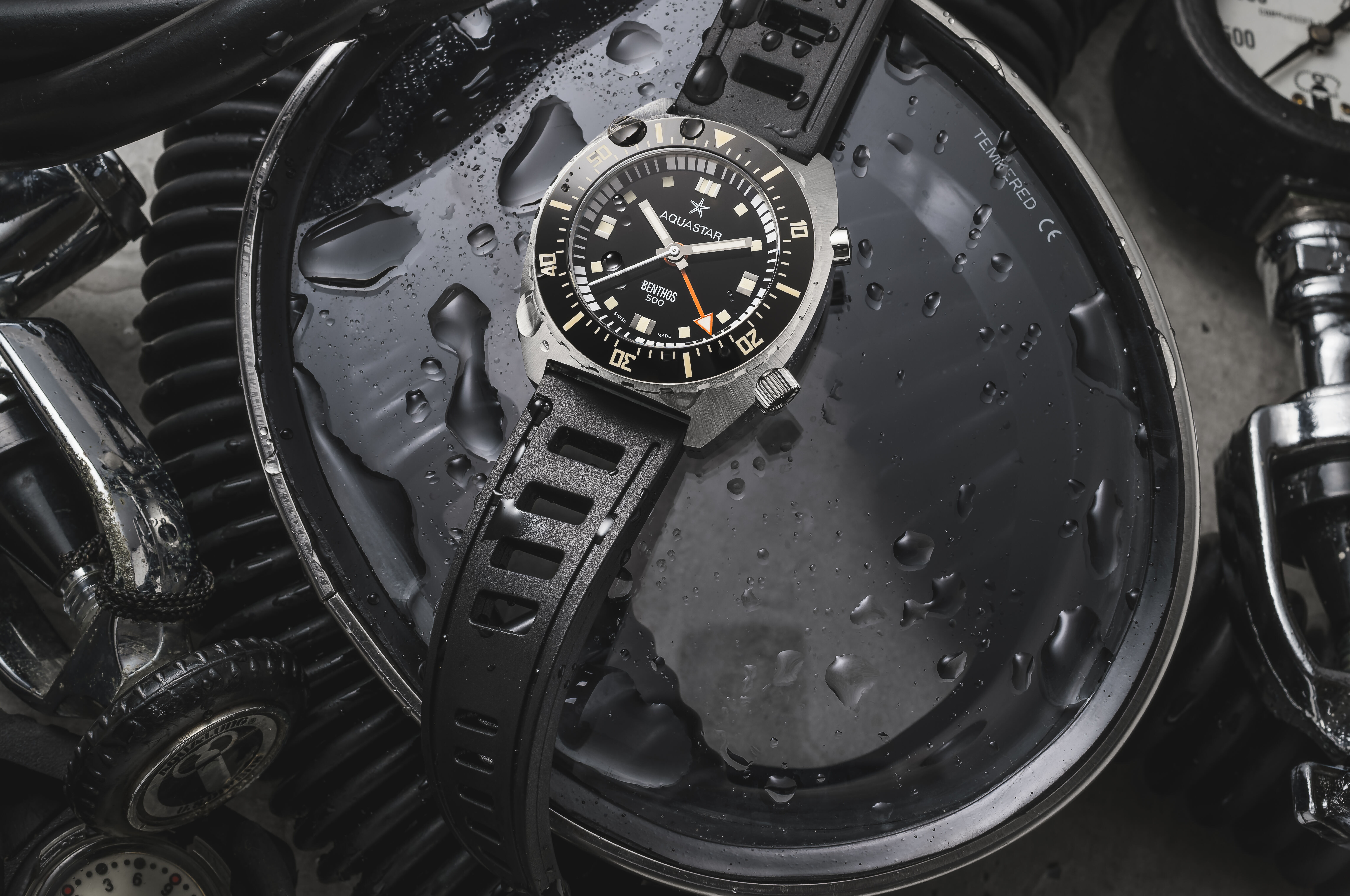 Aquastar Benthos 500 II Founder's Edition, Studiofoto 4 von 17