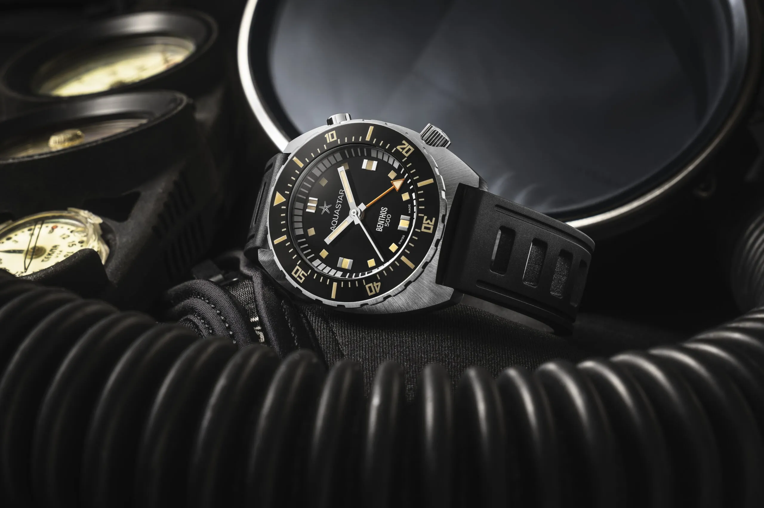 Aquastar Benthos 500 II Founder's Edition, Studiofoto 1 von 17