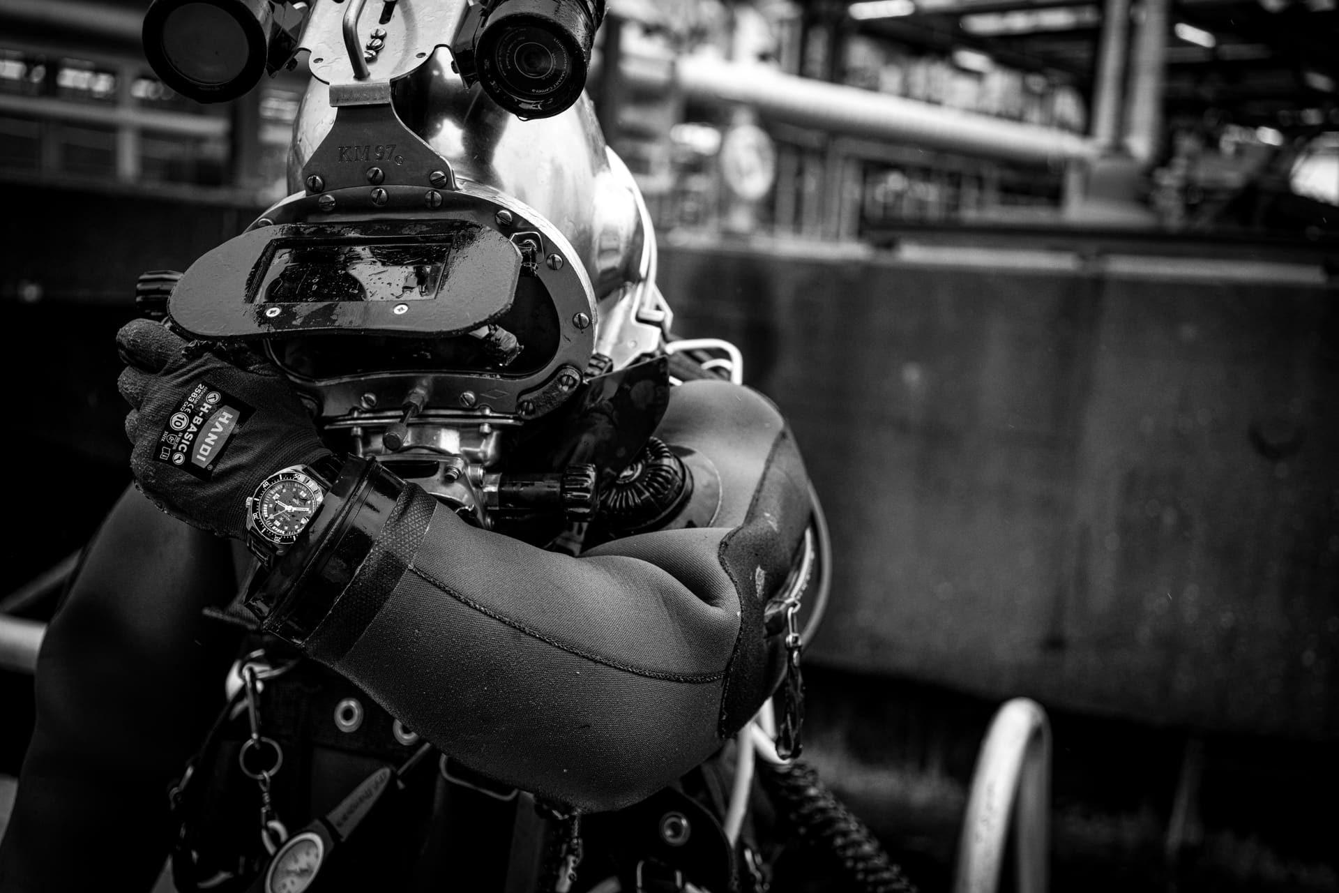 Aquastar Benthos Professional, worn by a working diver