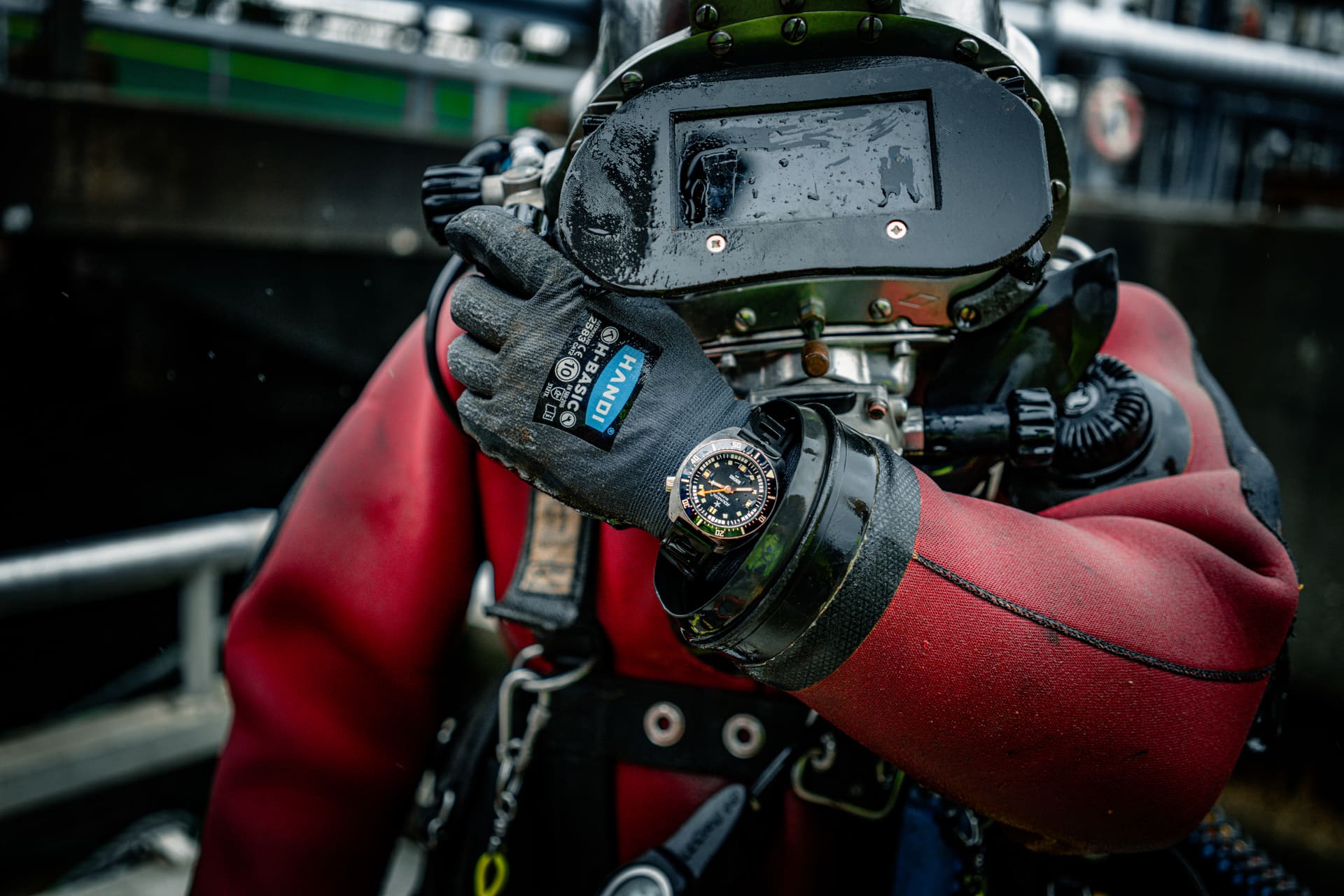 Aquastar Benthos Professional, worn by a working diver
