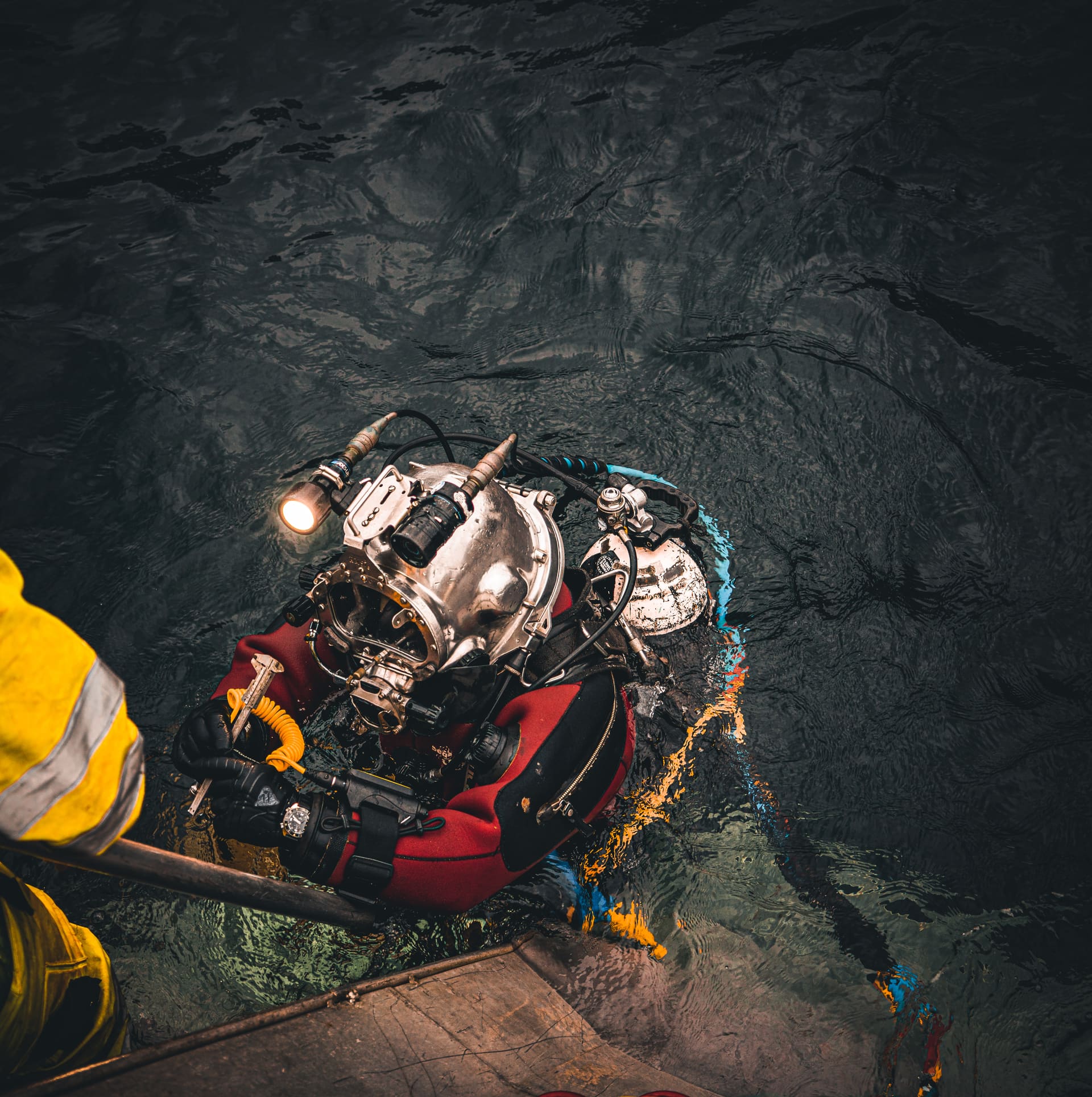 Aquastar Benthos, worn by a working diver