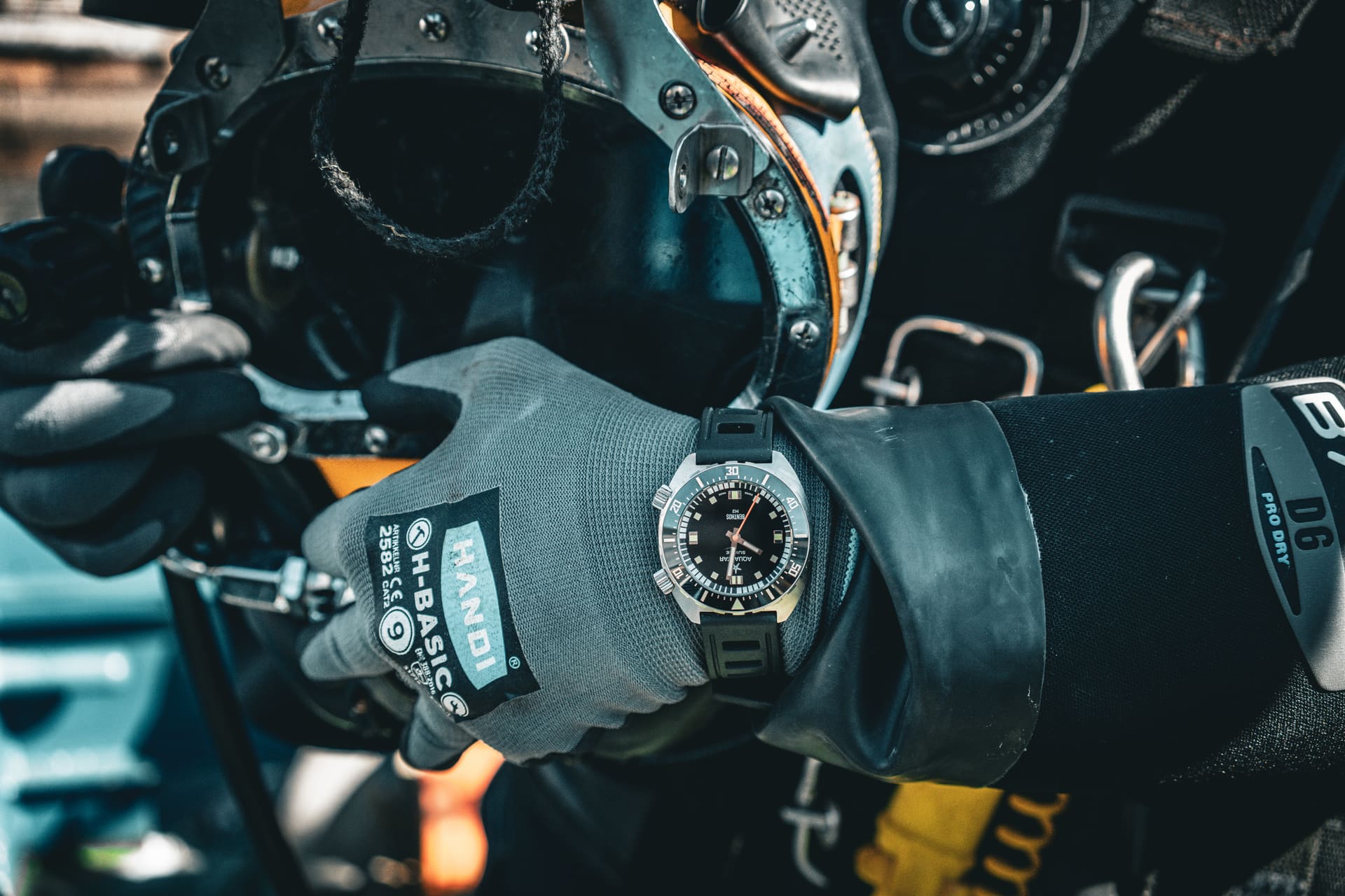 Aquastar Benthos Professional, worn by a working diver