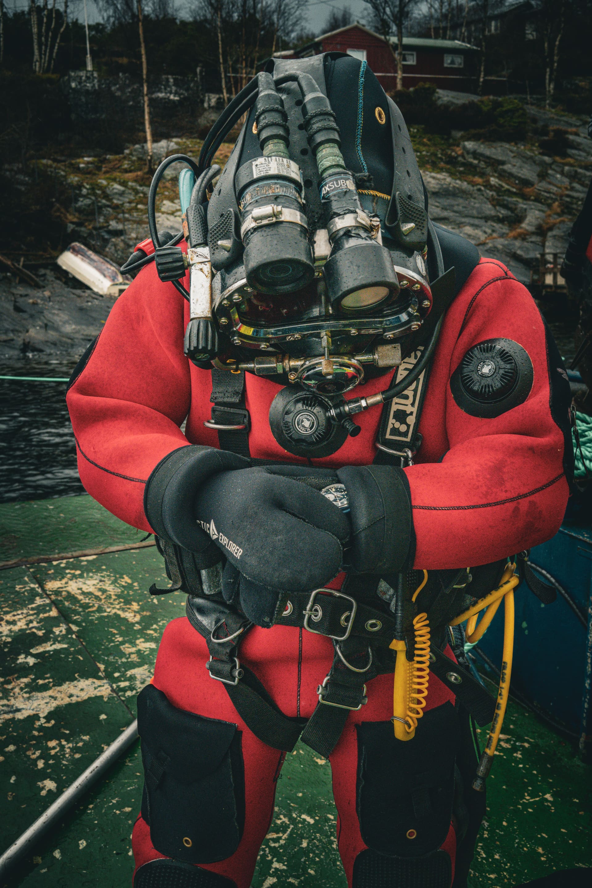 Aquastar Benthos, worn by a working diver
