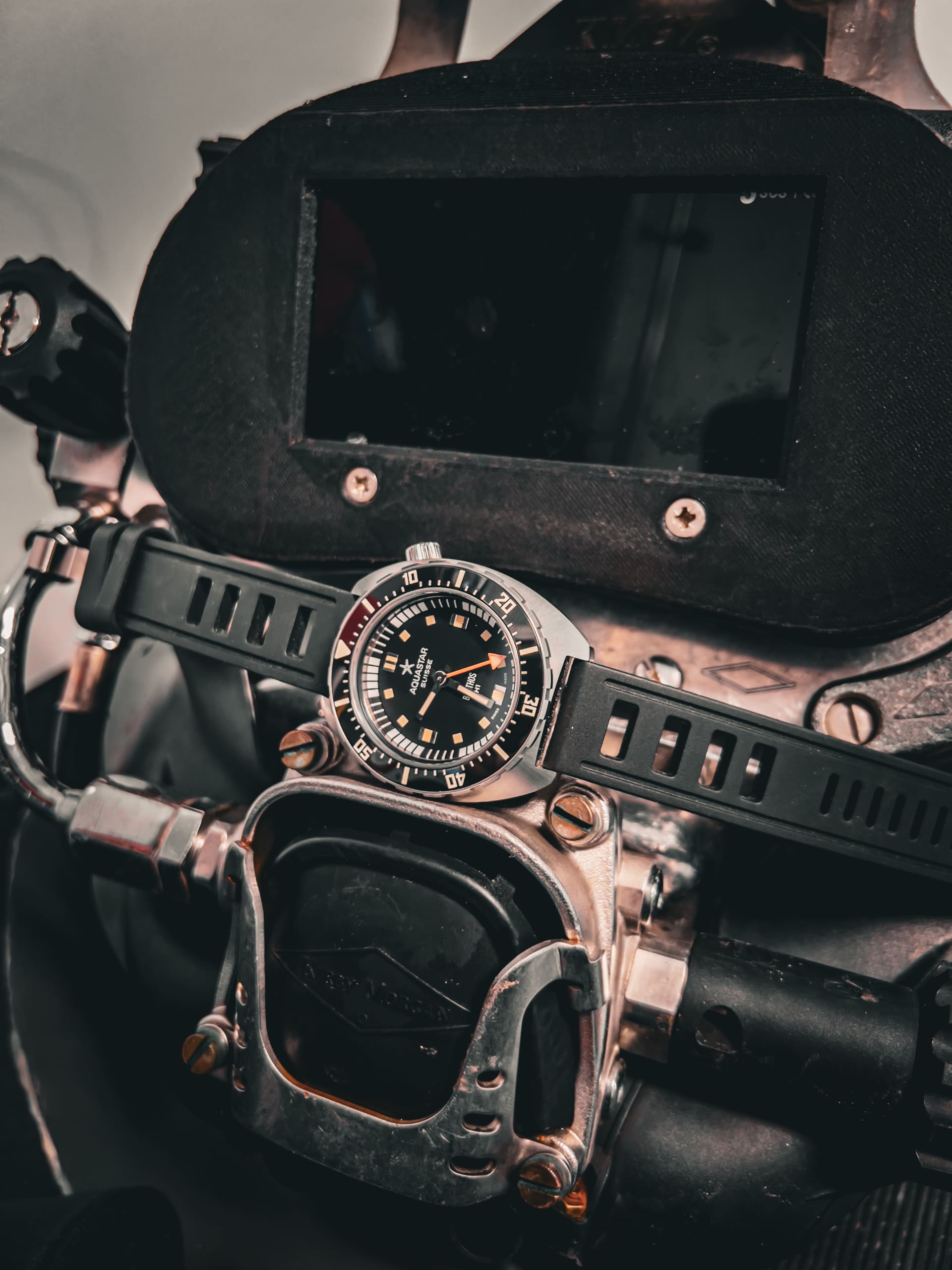 Aquastar Benthos H1, worn by a working diver