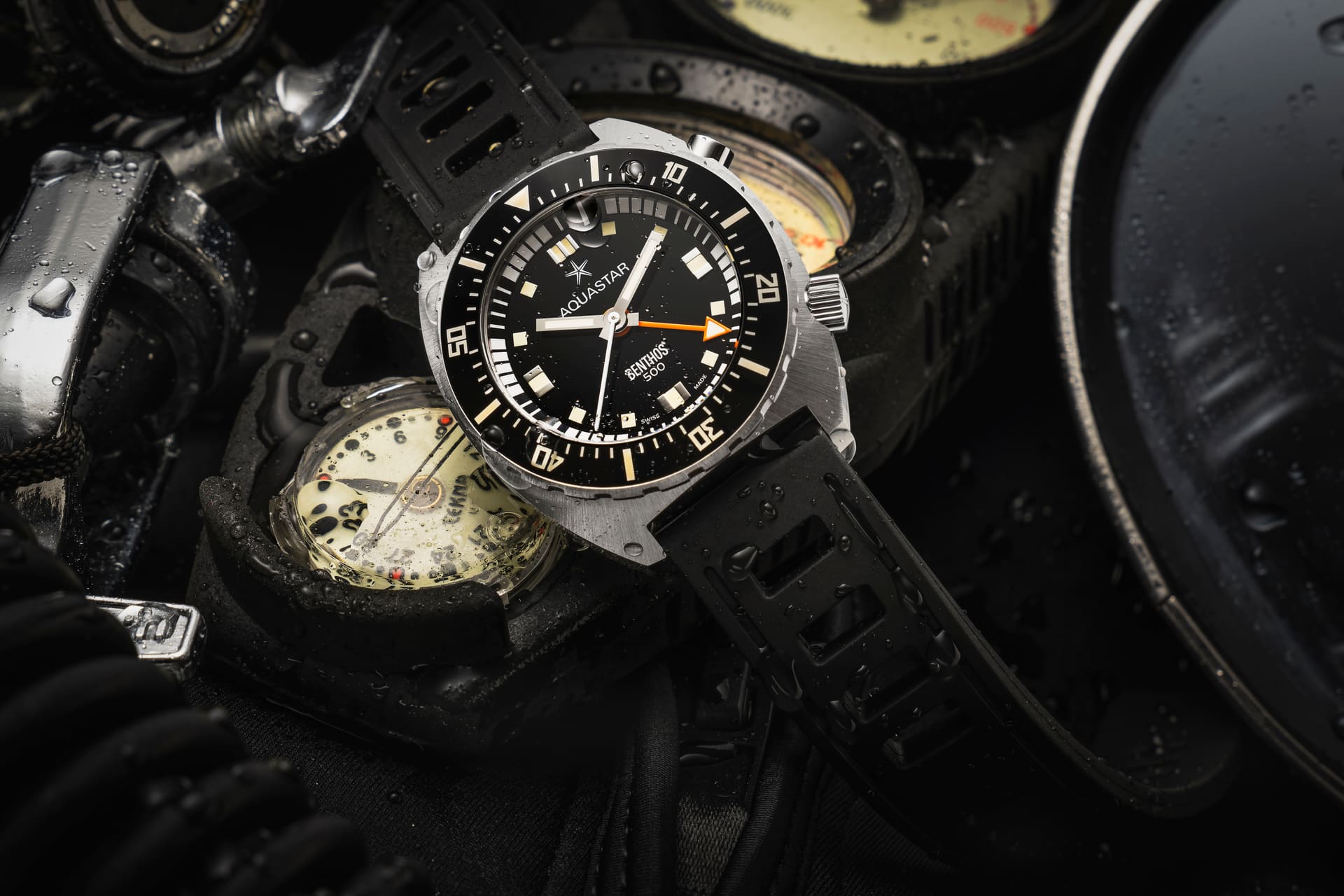Aquastar Benthos 500 II Founder's Edition, Studiofoto 5 von 17
