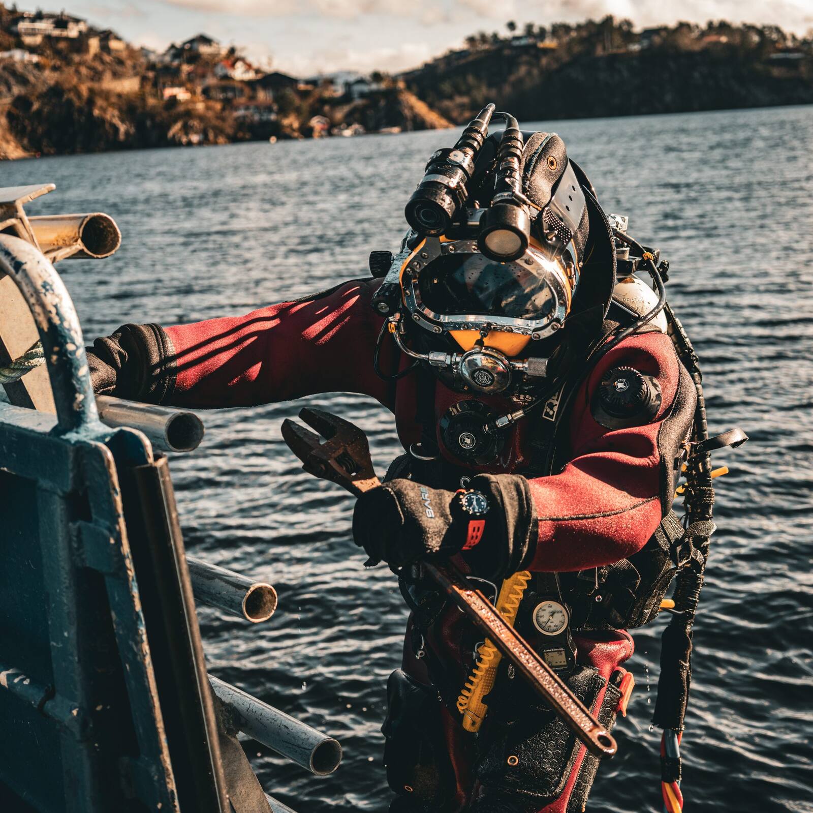 A commercial diver at work, Aquastar Benthos on the wrist